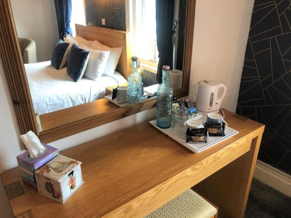 The Fossil Tree Hotel : photo 9 de la chambre chambre king supérieure - vue partielle sur la mer