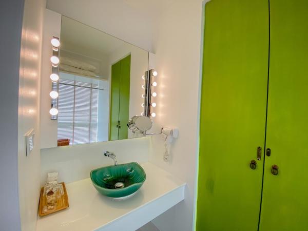 Sino House Phuket Hotel - SHA Plus : photo 5 de la chambre chambre quadruple exécutive