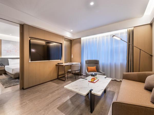 Novotel Xi'an The Bell Tower : photo 2 de la chambre suite supérieure avec 1 lit king-size
