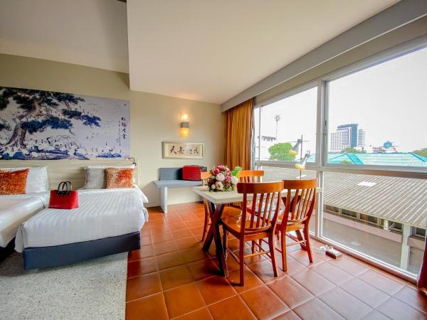 Sino House Phuket Hotel - SHA Plus : photo 7 de la chambre chambre triple