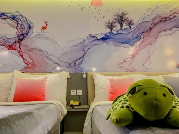 Sino House Phuket Hotel - SHA Plus : photo 1 de la chambre chambre quadruple deluxe