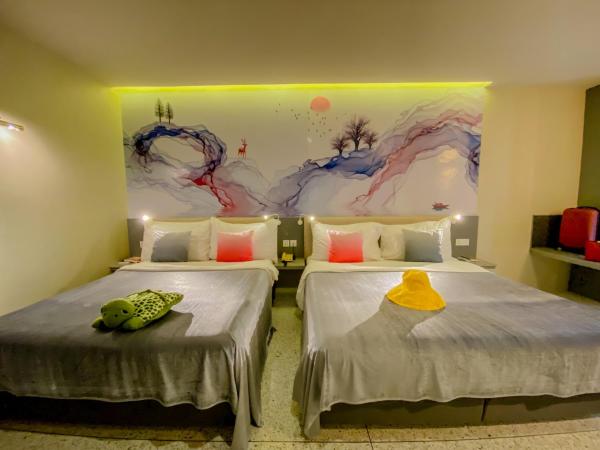 Sino House Phuket Hotel - SHA Plus : photo 2 de la chambre chambre quadruple deluxe