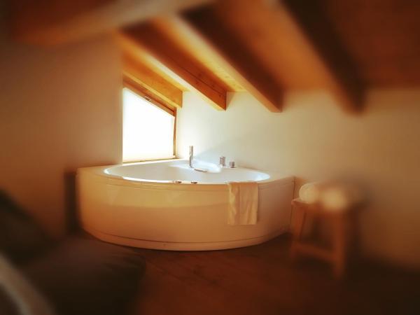 Maison Bionaz Ski & Sport : photo 4 de la chambre junior suite with hot tub and balcony