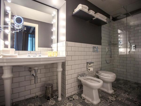 Hotel Indigo Milan - Corso Monforte, an IHG Hotel : photo 4 de la chambre suite lit queen-size junior avec salon