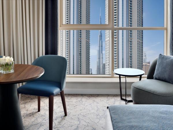 Mövenpick Hotel Apartments Downtown Dubai : photo 1 de la chambre hébergement lit king-size deluxe – vue sur burj khalifa