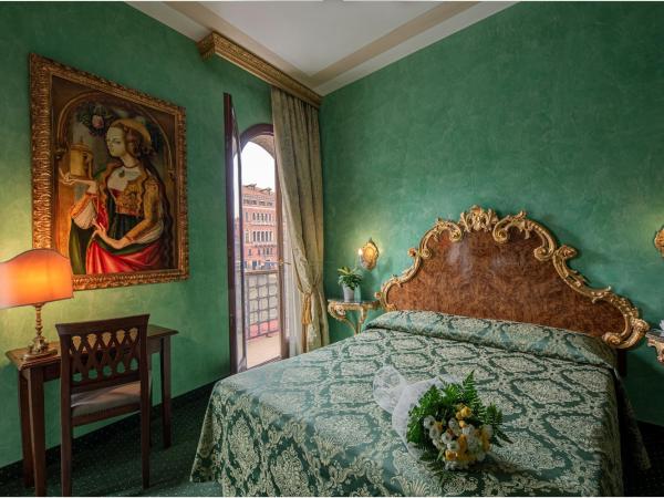 Hotel Marconi : photo 3 de la chambre chambre de luxe double ou lits jumeaux avec vue sur le canal
