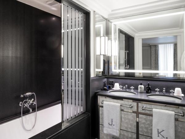 J.K. Place Paris : photo 1 de la chambre chambre double ou lits jumeaux supérieure