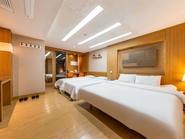 Friendly DH Naissance Hotel by Mindrum Group : photo 1 de la chambre studio familial - petit-déjeuner inclus