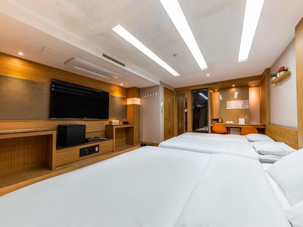 Friendly DH Naissance Hotel by Mindrum Group : photo 2 de la chambre studio familial - petit-déjeuner inclus