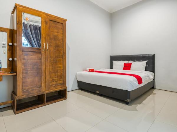 RedDoorz near Surabaya Zoo : photo 3 de la chambre chambre double