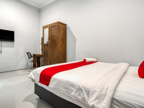 RedDoorz near Surabaya Zoo : photo 5 de la chambre chambre double