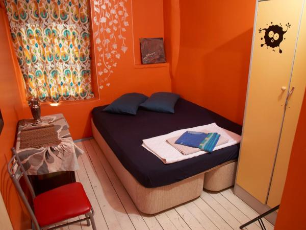Chillout Lya Hostel & Lounge : photo 2 de la chambre chambre simple avec salle de bains privative