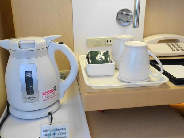 City Plaza Osaka : photo 4 de la chambre chambre simple avec lit d'appoint - non-fumeurs