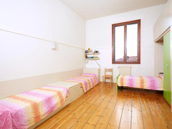 Ostello AMDG : photo 1 de la chambre chambre triple basique avec salle de bains commune