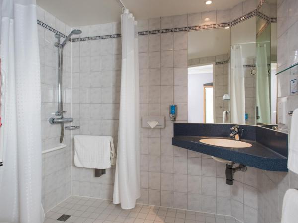 Holiday Inn Express Bristol Filton, an IHG Hotel : photo 5 de la chambre chambre double - accessible aux personnes à mobilité réduite - non-fumeurs