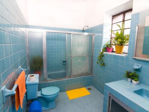 Hostal Casa Colores Adults Only : photo 2 de la chambre chambre double standard avec salle de bains commune