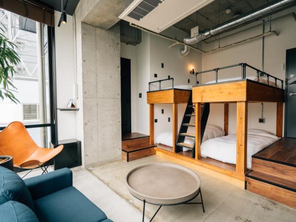 ZONK HOTEL Nakasu-Deaibashi : photo 3 de la chambre deluxe room with shower and river view (4 single beds) - non-smoking - no cleaning for consecutive night stays