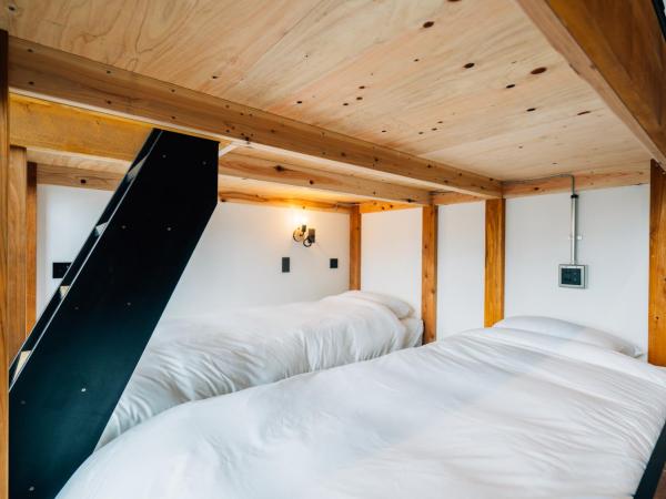 ZONK HOTEL Nakasu-Deaibashi : photo 7 de la chambre deluxe room with shower and river view (4 single beds) - non-smoking - no cleaning for consecutive night stays