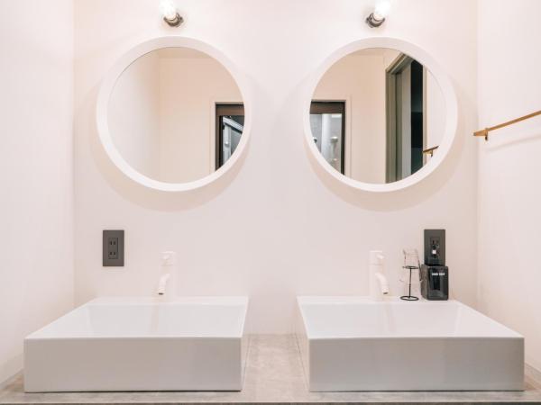 ZONK HOTEL Nakasu-Deaibashi : photo 5 de la chambre deluxe room with shower (3 double beds and 1 sofa) - non-smoking - no cleaning for consecutive night stays