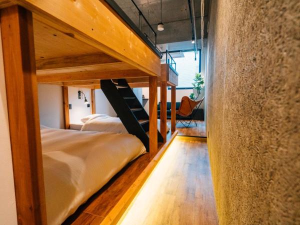 ZONK HOTEL Nakasu-Deaibashi : photo 4 de la chambre deluxe room with shower (2 double beds and 2 single beds) - non-smoking - no cleaning for consecutive night stays