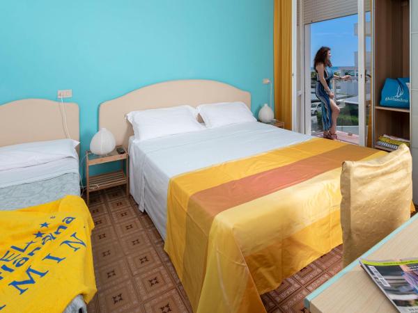 G House Rimini Spiaggia : photo 1 de la chambre chambre triple