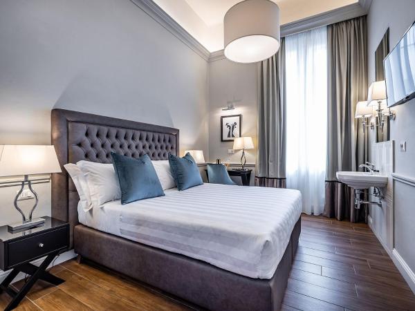 Hotel Ungherese Small Luxury Hotel : photo 1 de la chambre chambre double avec salle de bains privative extérieure