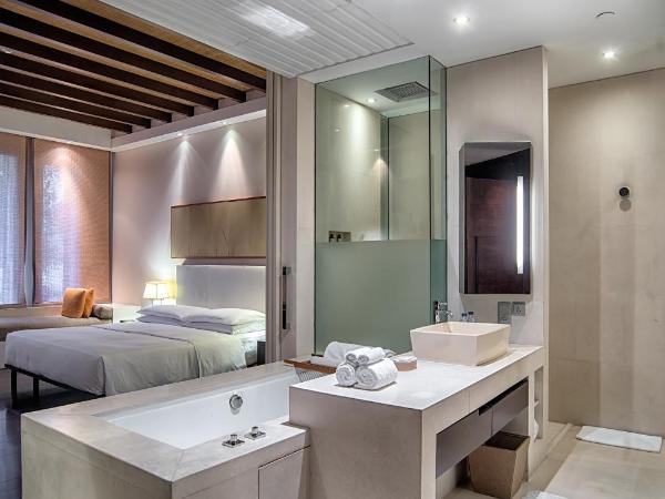 Park Hyatt Ningbo Resort & Spa : photo 4 de la chambre chambre lit king-size - vue sur lac