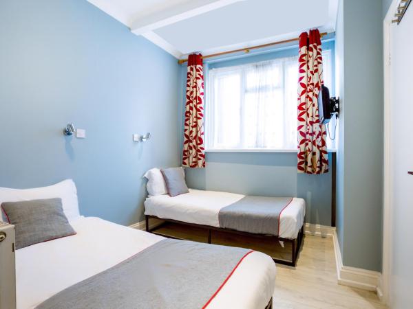 OYO Sino Hotel : photo 1 de la chambre chambre lits jumeaux standard