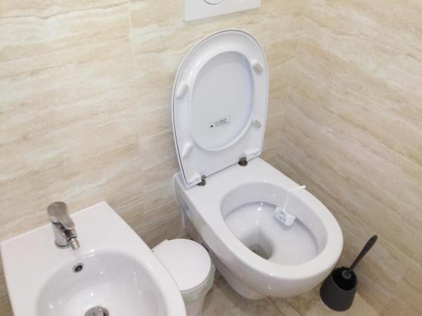 Hotel Emmy : photo 4 de la chambre chambre triple avec salle de bains privative