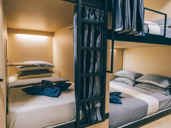 Wanderloft Capsule Hostel : photo 3 de la chambre lit superposé dans dortoir mixte