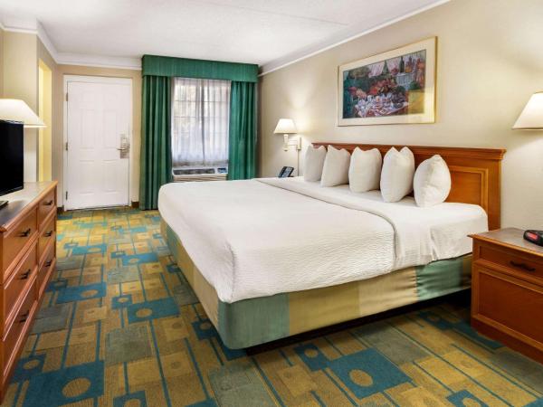 La Quinta Inn by Wyndham Albuquerque Northeast : photo 1 de la chambre chambre lit king-size