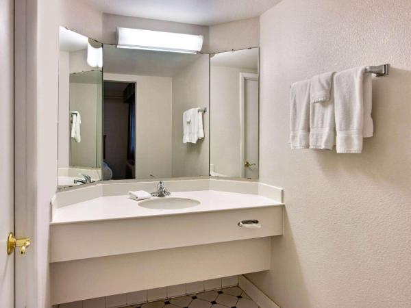 La Quinta Inn by Wyndham Albuquerque Airport : photo 1 de la chambre chambre double avec 2 lits doubles