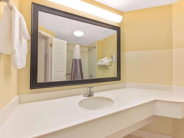 La Quinta by Wyndham USF (Near Busch Gardens) : photo 2 de la chambre chambre double avec 2 lits doubles