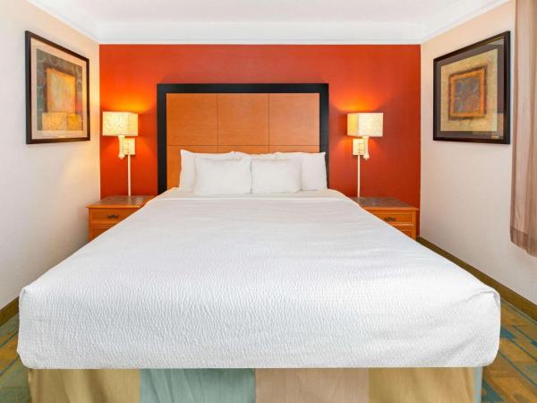 La Quinta by Wyndham USF (Near Busch Gardens) : photo 2 de la chambre suite 1 chambre lit king-size - non-fumeurs