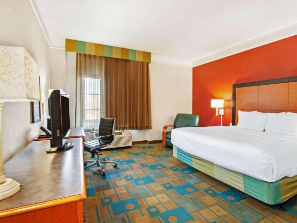 La Quinta by Wyndham Albuquerque West : photo 2 de la chambre chambre lit king-size pour personnes à mobilité réduite/malentendantes - non-fumeurs