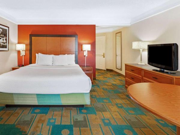 La Quinta by Wyndham Albuquerque West : photo 2 de la chambre chambre lit king-size avec canapé-lit