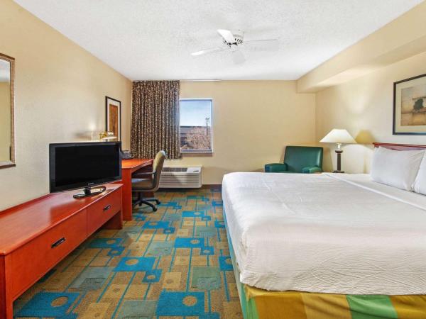 La Quinta by Wyndham Albuquerque Journal Ctr NW : photo 2 de la chambre chambre lit king-size deluxe