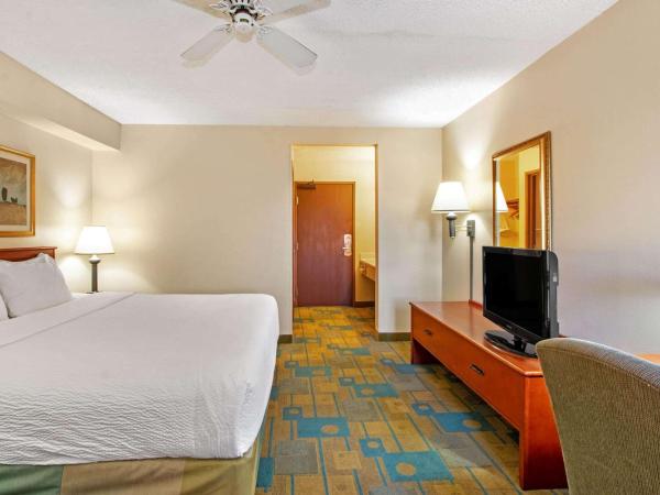 La Quinta by Wyndham Albuquerque Journal Ctr NW : photo 1 de la chambre chambre lit king-size