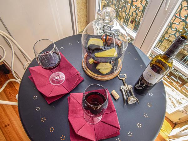 B in B Lisbon Downtown Suites : photo 2 de la chambre suite avec balcon