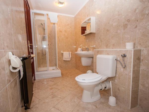 Korona Pension and Restaurant : photo 10 de la chambre chambre triple