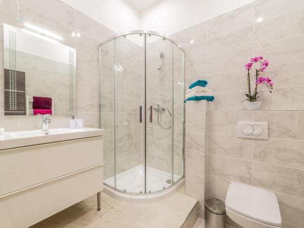 Global Suites Budapest : photo 4 de la chambre chambre double ou lits jumeaux deluxe avec balcon