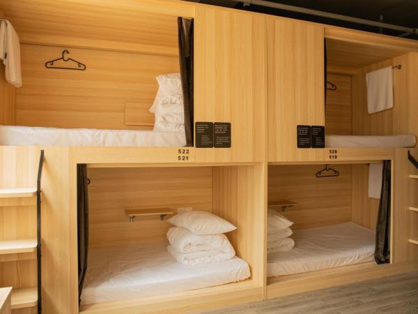 Chengdu Desti Youth Park Hostel Chunxi Road : photo 9 de la chambre lit dans dortoir pour hommes de 8 lits