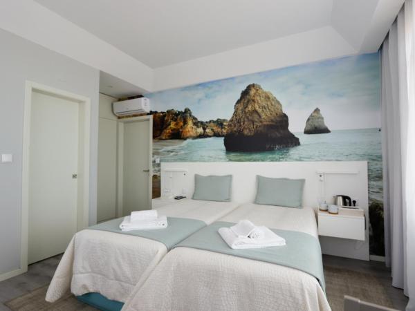 Golden Beach Guest House & Rooftop Bar : photo 7 de la chambre chambre double ou lits jumeaux standard - vue partielle sur mer