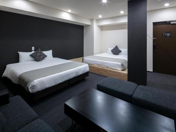 Randor Hotel Sapporo Suites : photo 1 de la chambre chambre lit queen-size avec baignoire spa