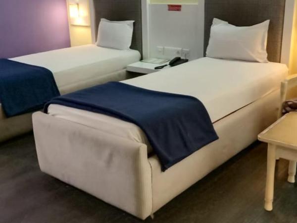 Hotel Jaya International : photo 5 de la chambre chambre double deluxe avec balcon