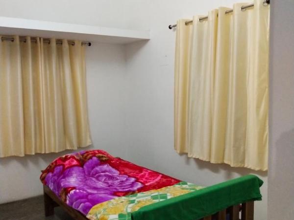 Mayurapriya Inn : photo 5 de la chambre chambre simple - vue sur parc