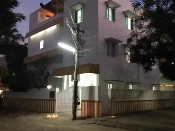 Mayurapriya Inn : photo 2 de la chambre chambre simple avec salle de bains extérieure privative
