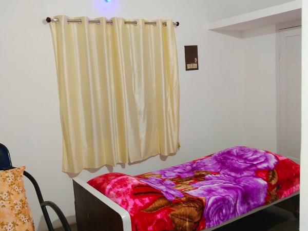 Mayurapriya Inn : photo 2 de la chambre chambre double deluxe (2 adultes + 1 enfant)