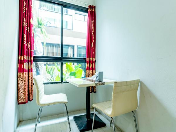 The Pool Resort : photo 8 de la chambre chambre lit king-size - vue sur piscine