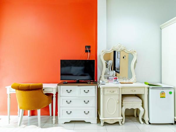 The Pool Resort : photo 10 de la chambre chambre lit king-size - vue sur piscine